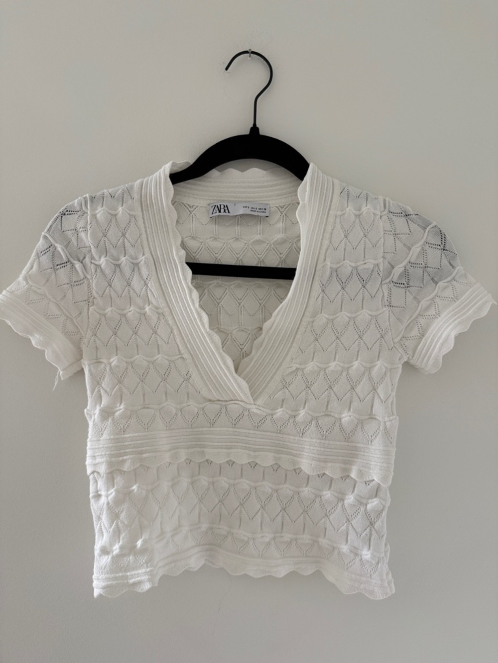 Zara White Eyelet Knit V-Neck Knit Crop Top